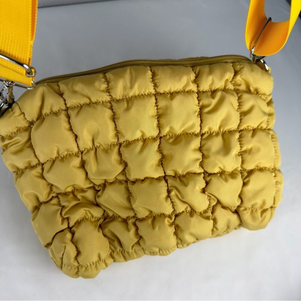 NWOT Elegant Yellow Quilted Shoulder Bag - Picture 5 of 10
